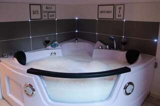 Апартаменты Cracow Jacuzzi Apartments - White Room Краков Апартаменты Делюкс-49