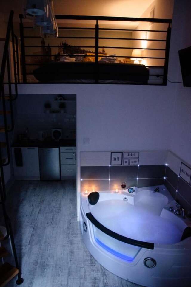 Апартаменты Cracow Jacuzzi Apartments - White Room Краков-24